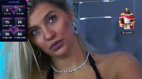 lorenaryan online show from December 5, 3:32 pm