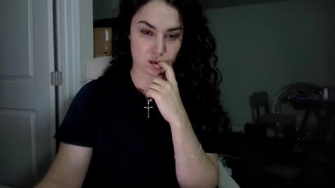 lorenlovely online show from December 22, 4:19 am