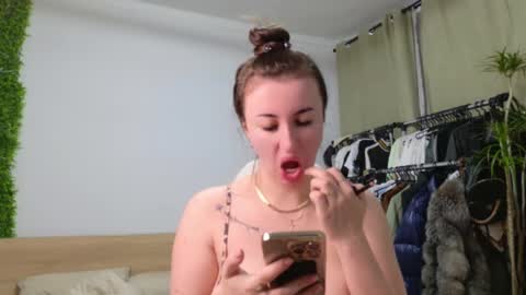 Snapshot of lorennameliyy chatting on March 7, 8:11 pm Amelia online show from March 7, 8:11 pm