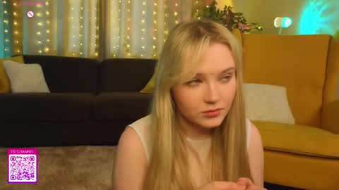 Snapshot of lorettacarnley chatting on October 18, 7:34 am Alice online show from October 18, 7:34 am