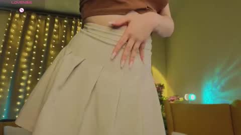 Snapshot of lorettacarnley chatting on September 28, 9:35 pm Alice online show from September 28, 9:35 pm