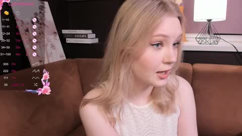 Snapshot of lorettacarnley chatting on March 5, 1:31 am Alice online show from March 5, 1:31 am