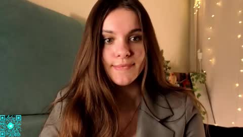 Chloe for Fan BlackHole online show from March 5, 6:17 pm