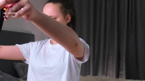 Mia online show from October 25, 2:17 pm