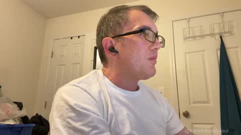Snapshot of lostandlonelysoul chatting on October 6, 3:57 am Hazemir online show from October 6, 3:57 am