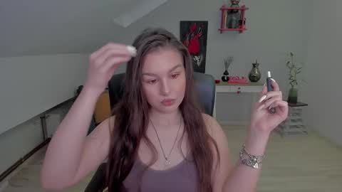 louannahart online show from February 17, 5:39 am