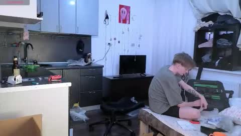 louie_evans online show from January 19, 6:01 am