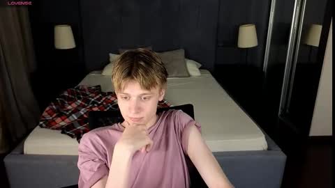 louie_evans online show from September 23, 8:59 pm