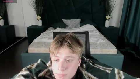 louie_evans online show from September 30, 8:52 pm