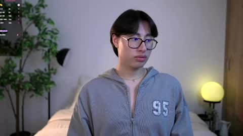 Louis online show from April 19, 12:22 am