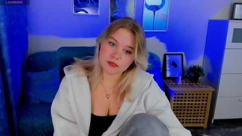 Loise online show from October 31, 9:15 pm