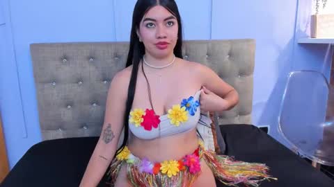 Snapshot of lourenfox chatting on October 31, 12:27 pm Louren Fox online show from October 31, 12:27 pm