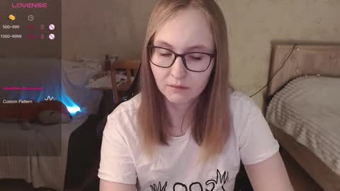 Snapshot of love_agatha chatting on October 5, 5:27 am Agatha online show from October 5, 5:27 am