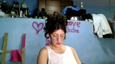 Snapshot of love_electra chatting on October 4, 3:43 pm love_electra online show from October 4, 3:43 pm