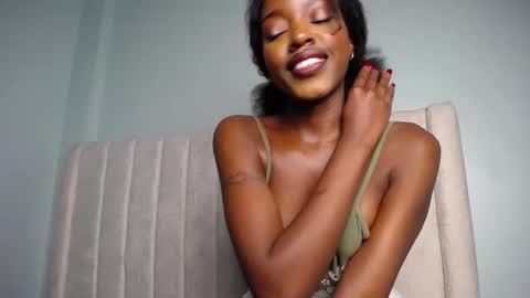 Snapshot of love_miah chatting on October 14, 2:31 pm Miah online show from October 14, 2:31 pm