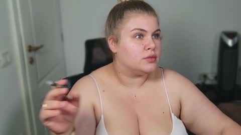 Snapshot of love_wiggy18 chatting on September 29, 2:27 pm Ally online show from September 29, 2:27 pm