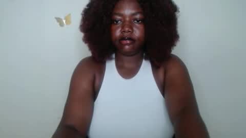 Snapshot of lovecumsluttie chatting on October 18, 8:29 am mila online show from October 18, 8:29 am