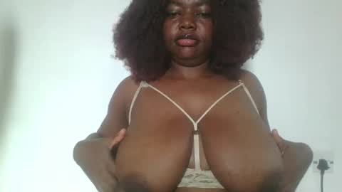 Snapshot of lovecumsluttie chatting on September 28, 11:08 am mila online show from September 28, 11:08 am