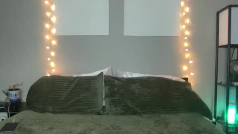 Olivia Rose online show from February 6, 2:15 am