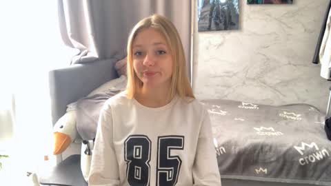 Ella online show from October 12, 7:12 am