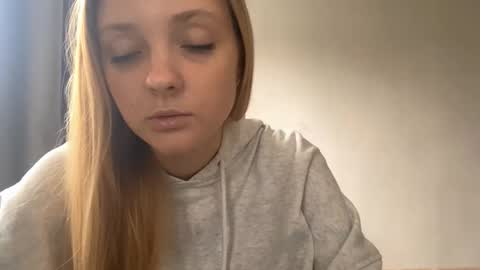 Ella online show from October 10, 9:37 am