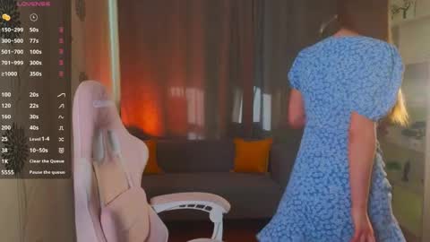 Laura online show from April 15, 11:24 am