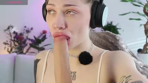 Elsa online show from March 13, 6:05 am