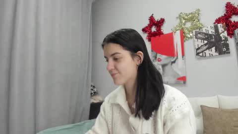 lovely__audrey online show from December 16, 8:20 am