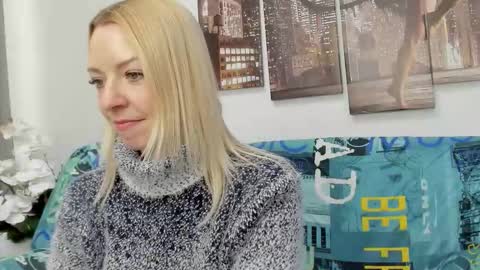 lovely__audrey online show from February 24, 8:28 am