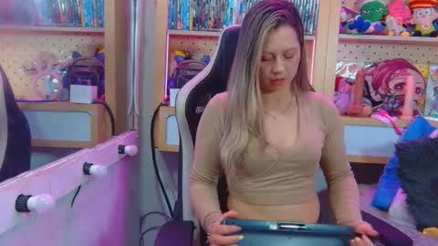 Chloe online show from November 24, 2:21 am