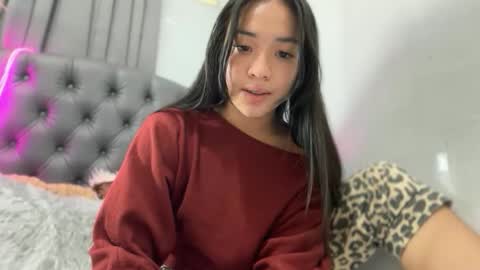 lovely_leah23 online show from March 14, 10:03 pm