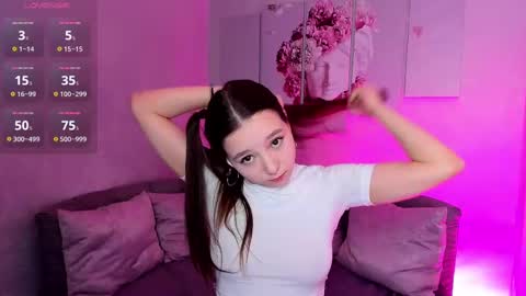 Snapshot of lovely_poppy chatting on February 11, 7:23 am Lolly online show from February 11, 7:23 am