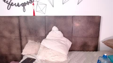 Snapshot of lovely_secret chatting on January 3, 6:24 pm Hi guys online show from January 3, 6:24 pm