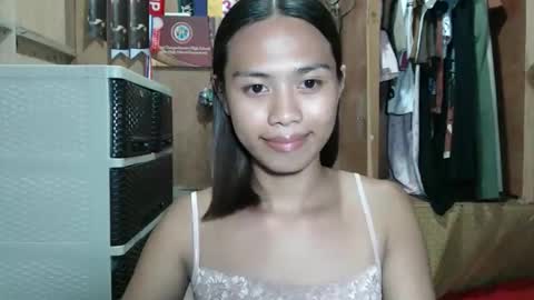 Snapshot of lovely_yvoneslutty chatting on October 3, 9:28 am lovely_yvoneslutty online show from October 3, 9:28 am