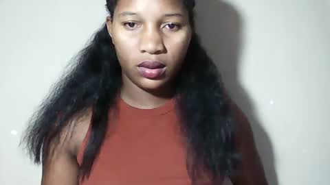 lovelylarra online show from May 10, 7:04 am