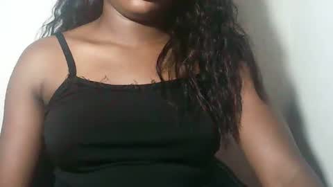 lovelylarra online show from February 26, 8:12 pm