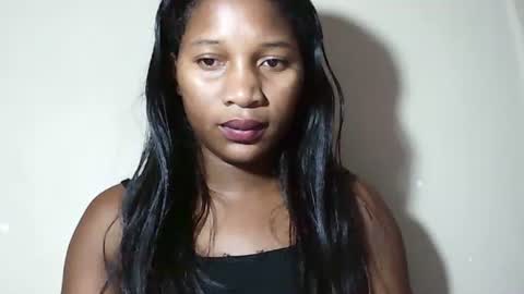 lovelylarra online show from April 29, 7:02 am