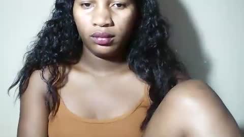 lovelylarra online show from May 15, 8:05 pm