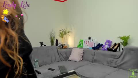 Lola online show from March 3, 8:43 pm