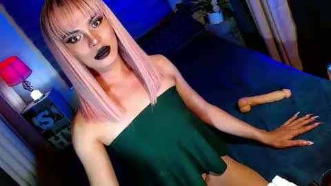 Snapshot of lovelymiss_shyna11 chatting on October 3, 10:45 am lovelymiss_shyna11 online show from October 3, 10:45 am