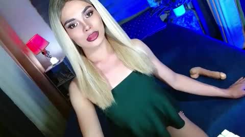 Snapshot of lovelymiss_shyna11 chatting on September 9, 9:09 am lovelymiss_shyna11 online show from September 9, 9:09 am