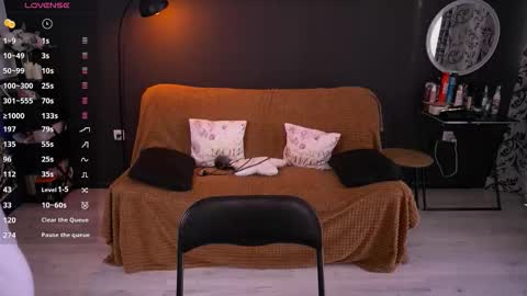 Anna online show from February 10, 1:47 pm