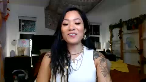 lovelyxmacii online show from October 12, 5:00 am