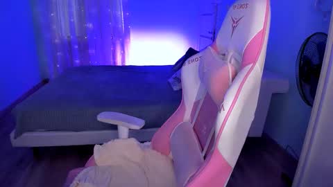 Julia  online show from February 21, 8:39 am