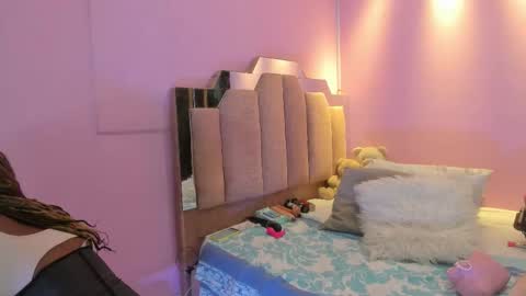 L O V E  online show from January 15, 12:25 pm