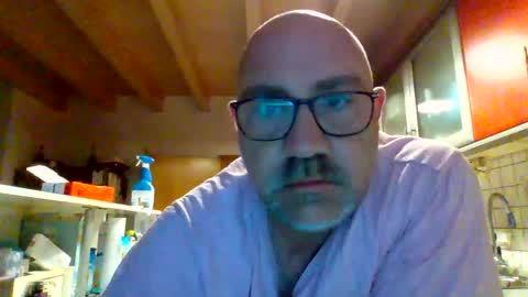 Snapshot of lover010983 chatting on September 16, 5:10 am lover010983 online show from September 16, 5:10 am