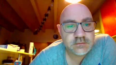 Snapshot of lover010983 chatting on March 11, 5:46 am lover010983 online show from March 11, 5:46 am