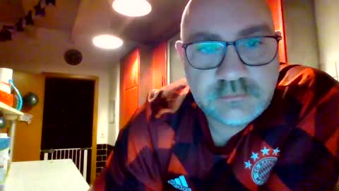 Snapshot of lover010983 chatting on February 15, 5:09 am lover010983 online show from February 15, 5:09 am