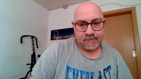 Snapshot of lover010983 chatting on March 10, 8:50 am lover010983 online show from March 10, 8:50 am