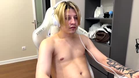 loverria online show from April 8, 5:05 pm